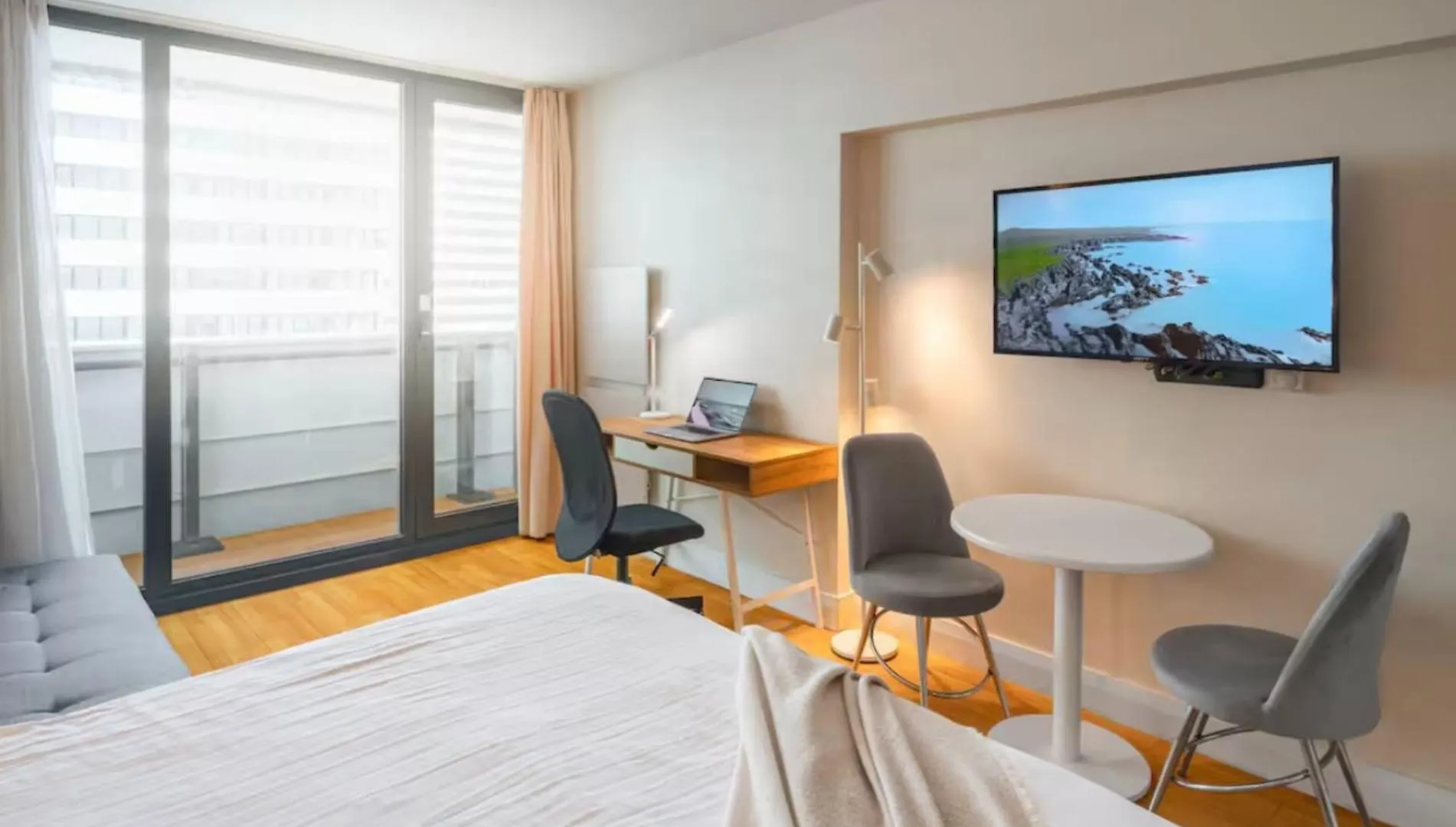 Panorama Suites - City Center & Sea View Batumi Hotel