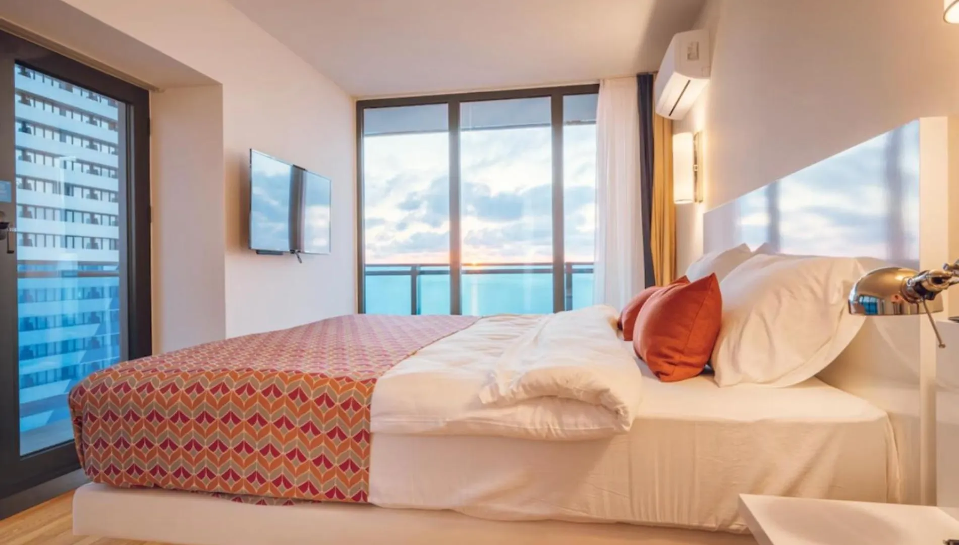 Hotel Panorama Suites - City Center & Sea View Batumi