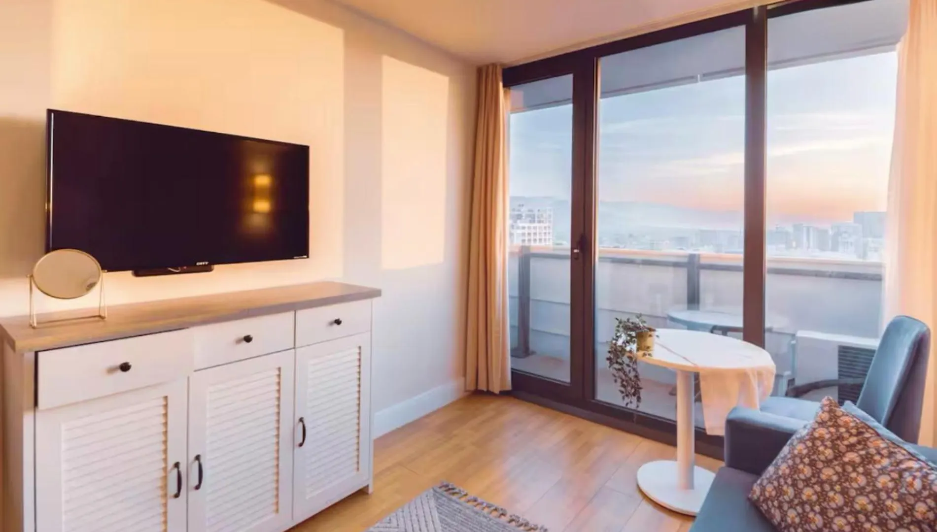 Panorama Suites - City Center & Sea View Batumi